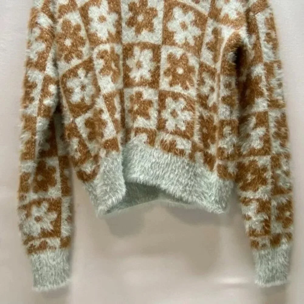 SO Fuzzy Sweater Women Med Mint + Brown‎ Floral Crop Goods For Life Long Sleeve